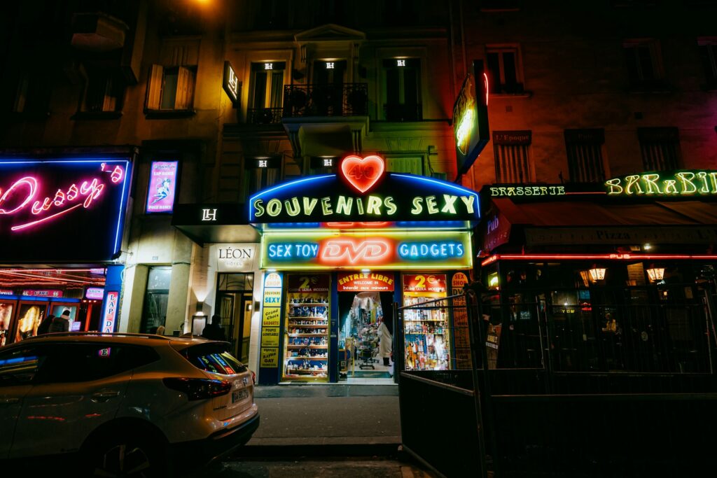 pigalle quartiere a luci rosse parigi