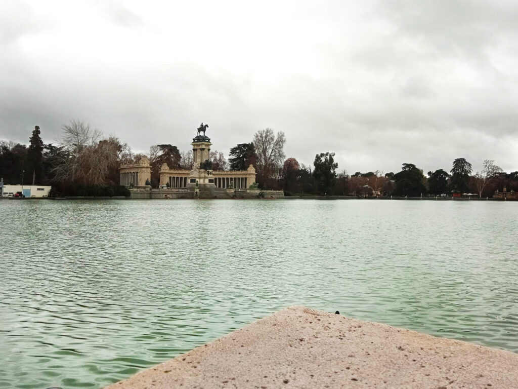 il parco del retiro di madrid spagna