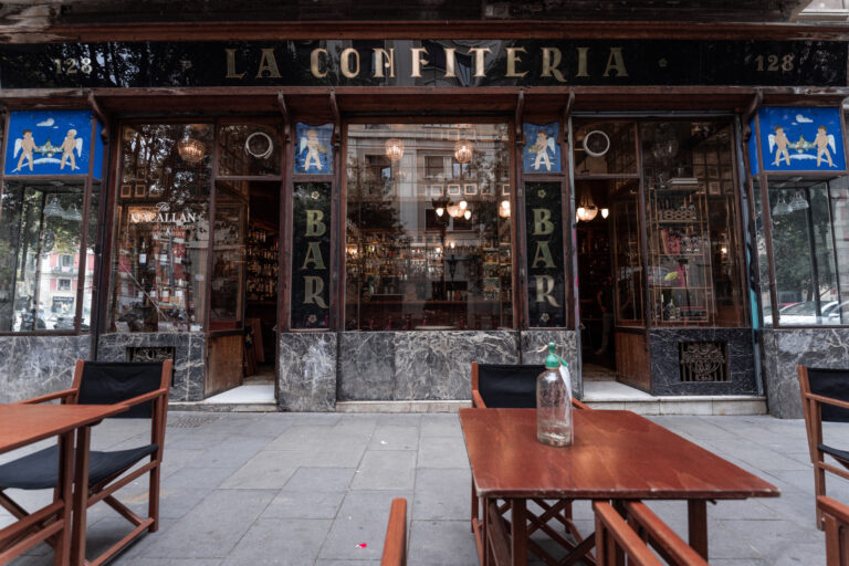 Luci-di-Natale-2024-a-Barcellona-confiteria-2