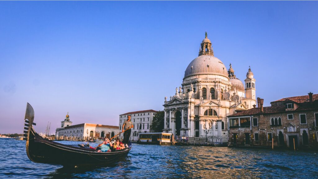 Guida completa per prenotare un viaggio last minute