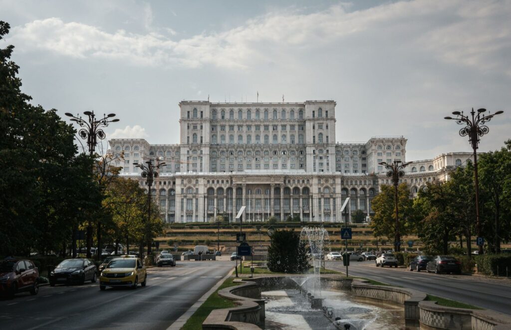Tour Parlamento di Bucarest in italiano