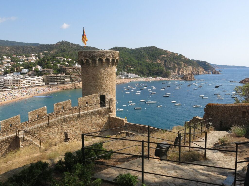 spagna tossa de mar centro città mura fortificate