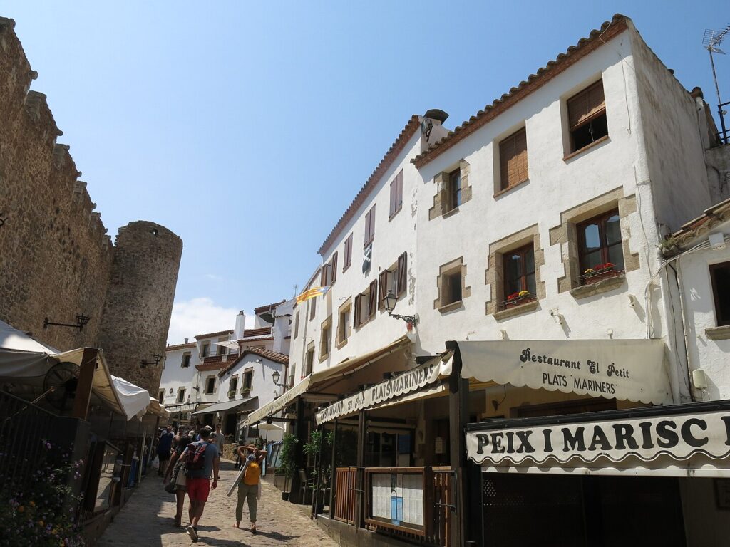 spagna tossa de mar centro città mura fortificate