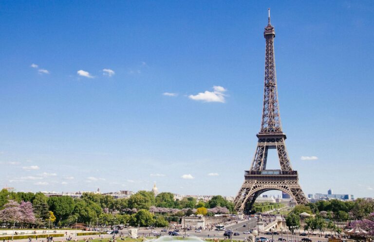quando andare a parigi per risparmiare e trovare bel tempo