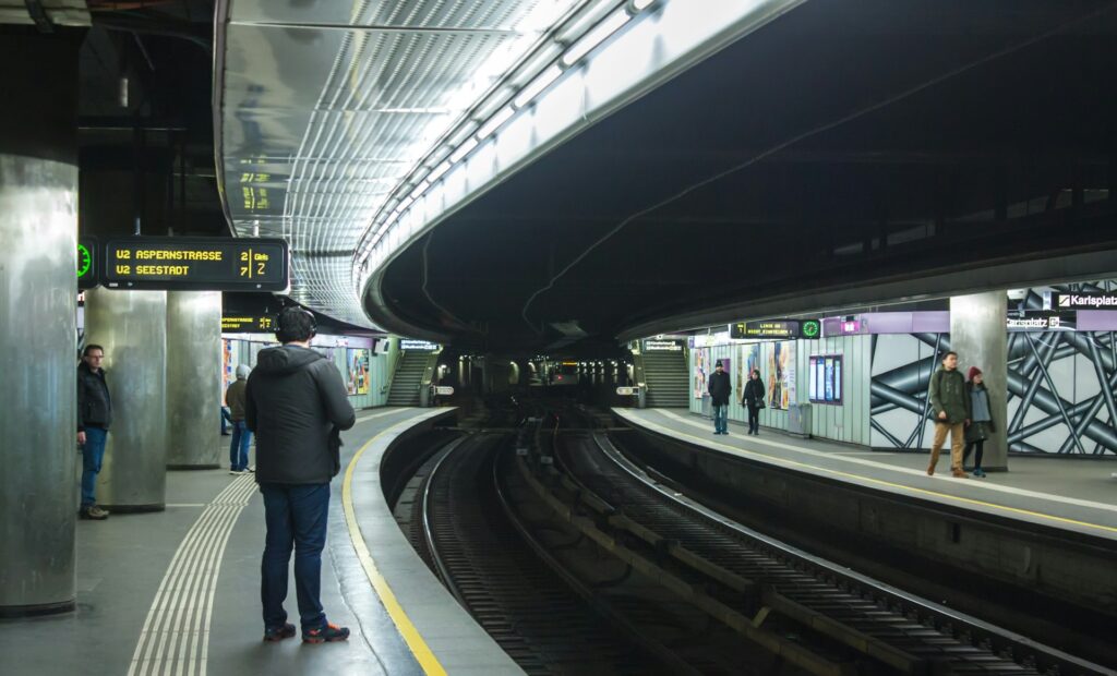 metro vienna come usarla costi e abbonamenti mappa metro Vienna