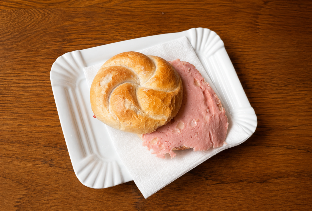 cosa mangiare a vienna street food Leberkäse Semmel