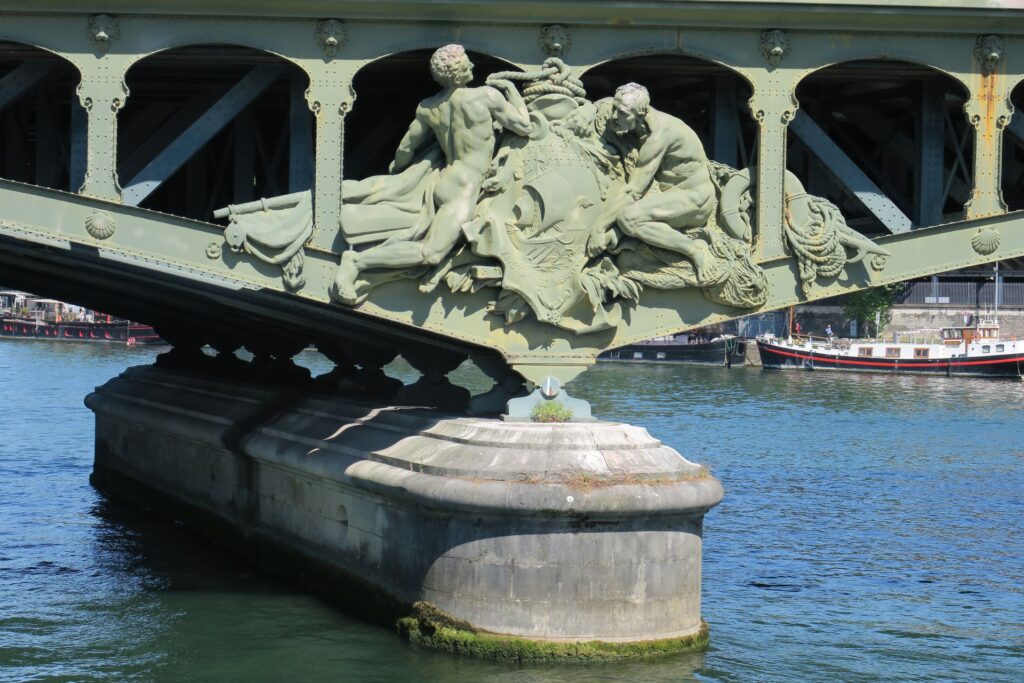 pont alexandre iii statue